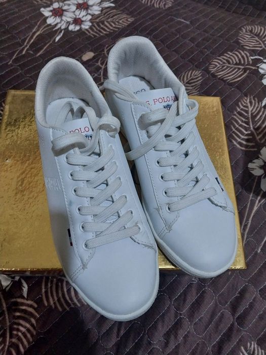 Кроссовки две пары почти новые