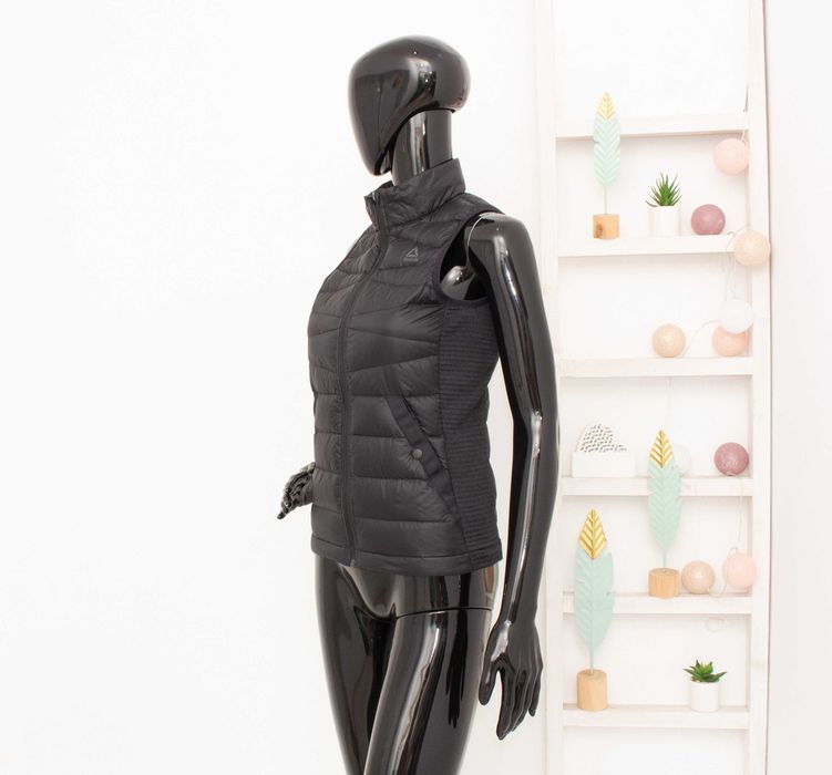 Reebok оригинална дамска грейка пухена елек черен с пух и пера XS