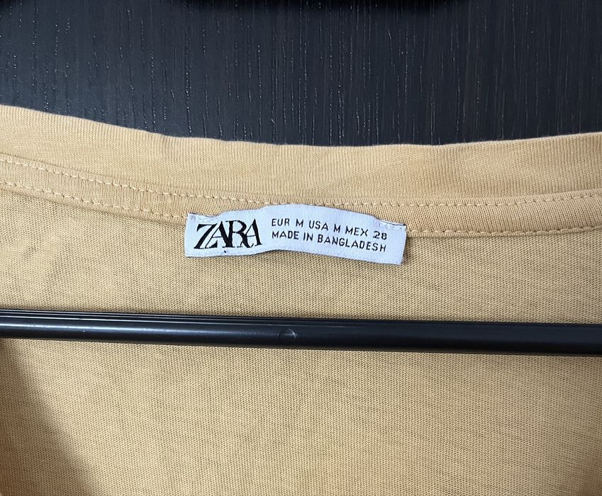 Tricou cu decolteu in V Zara