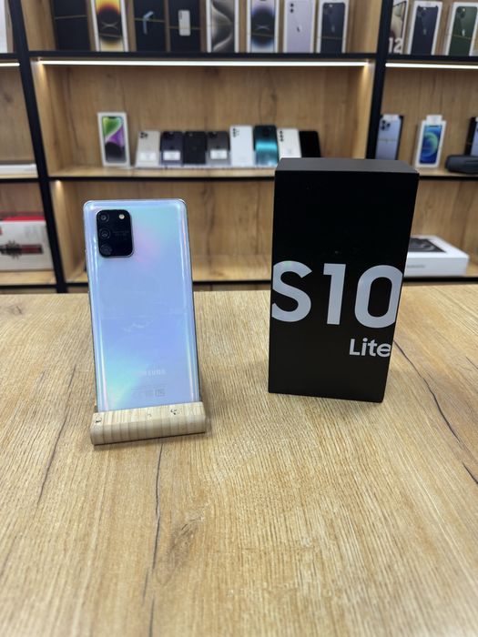 Телефон Samsung  С 10 лайт