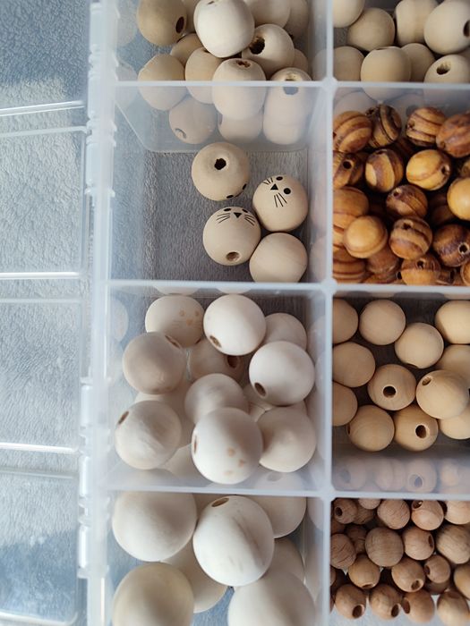 Дървени маниста с кутия