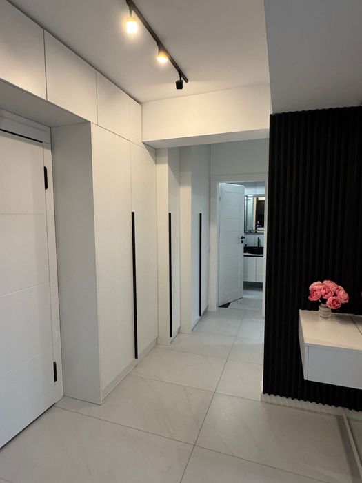 Chirie apartament 2 camere + living, cu parcare, in bloc nou nufarul