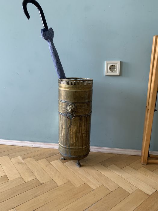 Поставка за чадъри / 70-те