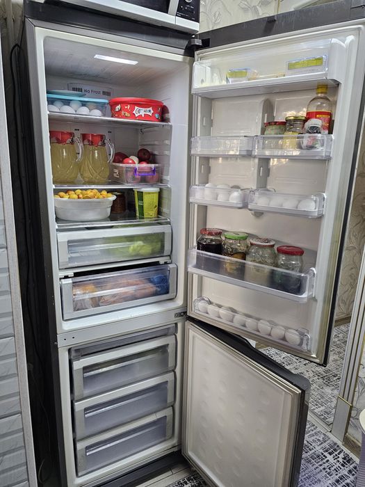 Срочно продам свой двухкамерный Холодильник  полный рабочем состоянии