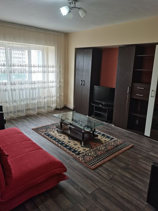 Inchiriez apartament pe termen lung două camere două balcoane