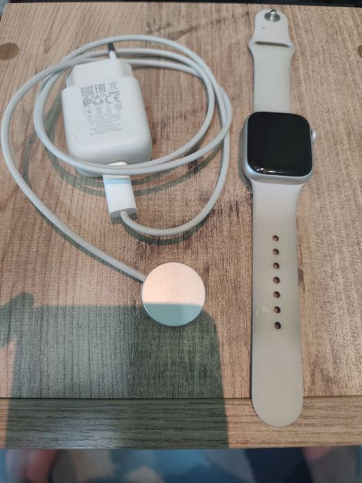 Apple watch , series 8