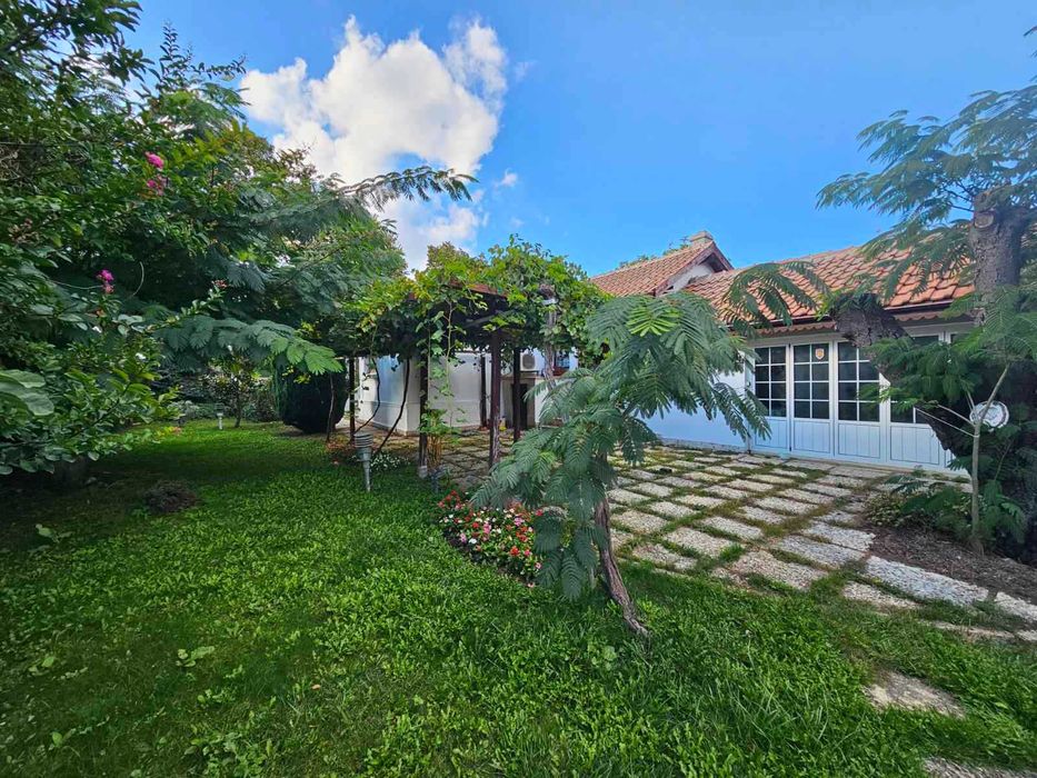 Къща с много удобна локация в град Балчик