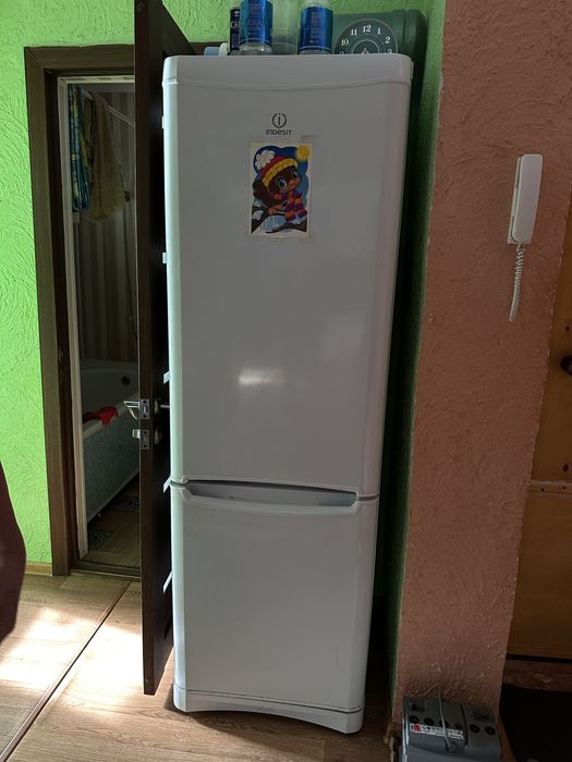 продам холодильник Indesit