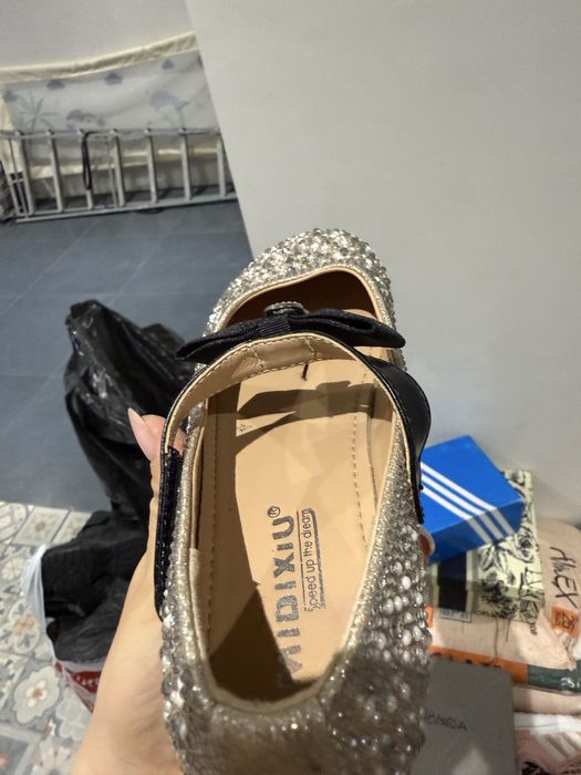 Продам детские туфли