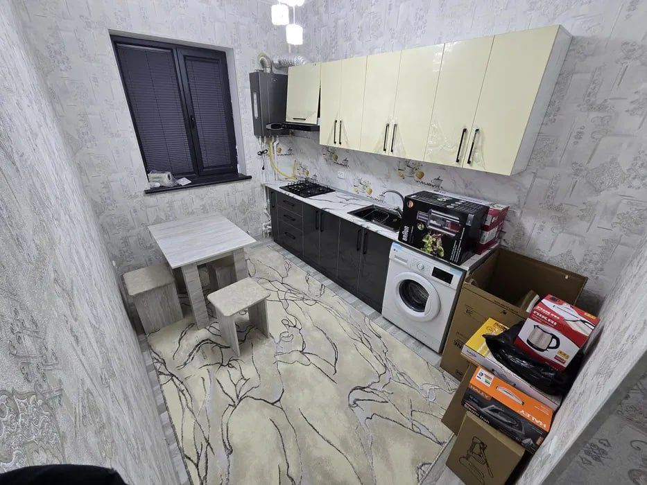 Продаю 1 комнатную квартиру Янгихает метро Узгариш