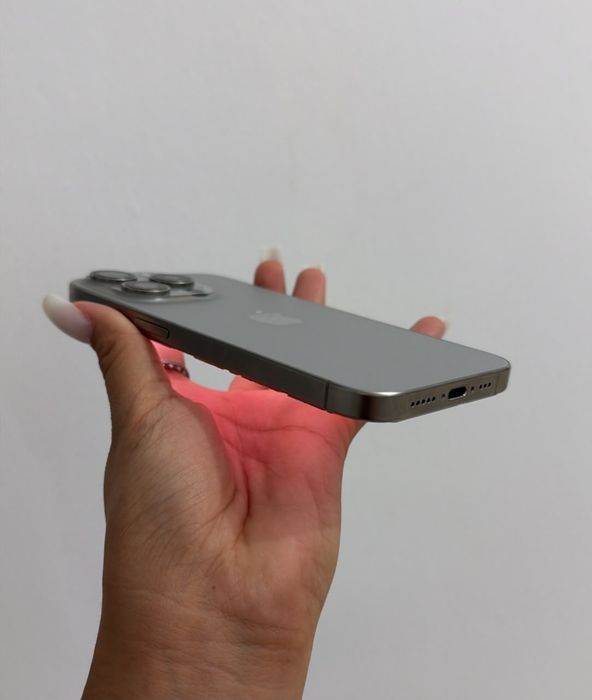 iPhone15 pro в хорошем состоянии