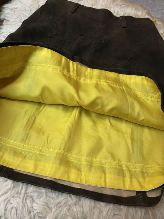 Fusta din piele cu broderie ( XS)