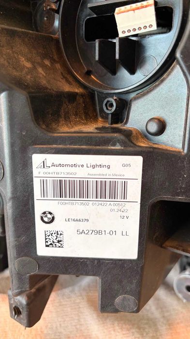 Far stanga original BMW pentru X6 G06 , compatibil si cu BMW X5 G05 , in stare perfecta fara module! Far LASER ShadowLine