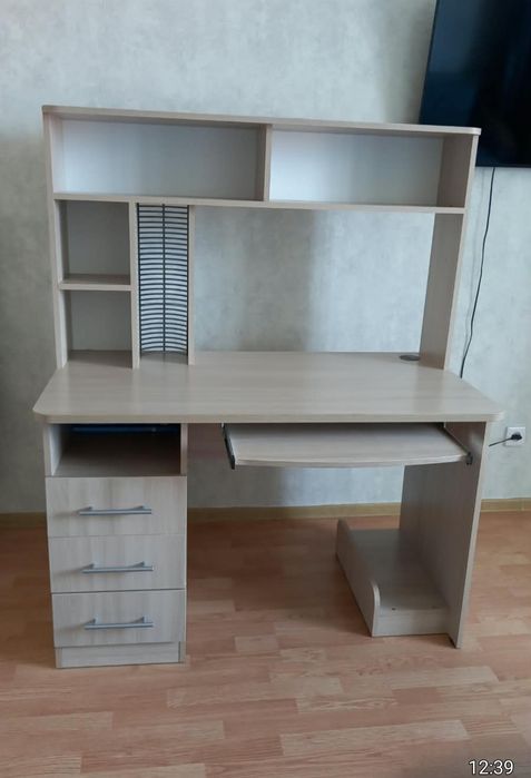 Продам  компьютерный стол