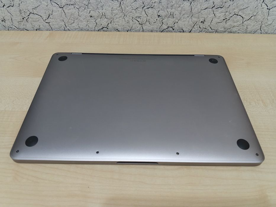 MacBook Pro 2017 13,3" Retina QHD+/ Core i5/ 8GB 2133MHz /256GB NVMe