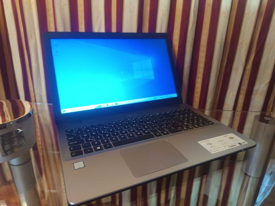 Laptop Asus Vivobook i5