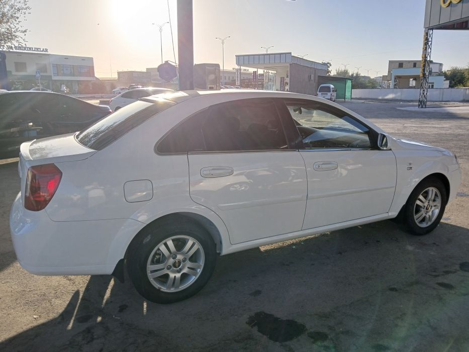 Ласетти 1.8 2012 йил сотилади