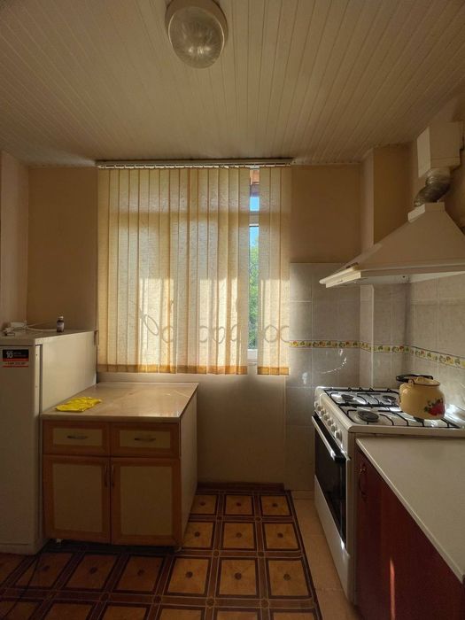 Чилонзор-Е квартал,Метро Хамза,4/4/5,кирпич,балкон 2×6м.,кв. чистая