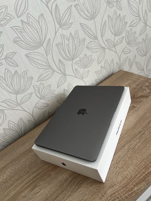 Apple MacBook Air (M1, 2020)