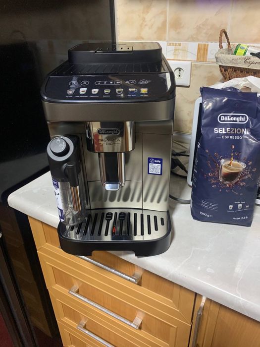 Delonghi  ( Magnifa evo)