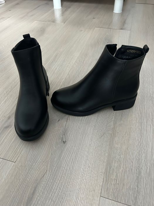 Продам новые осенние полусапожки !