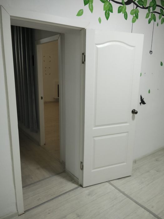 Продам линолеум двери и ламинат