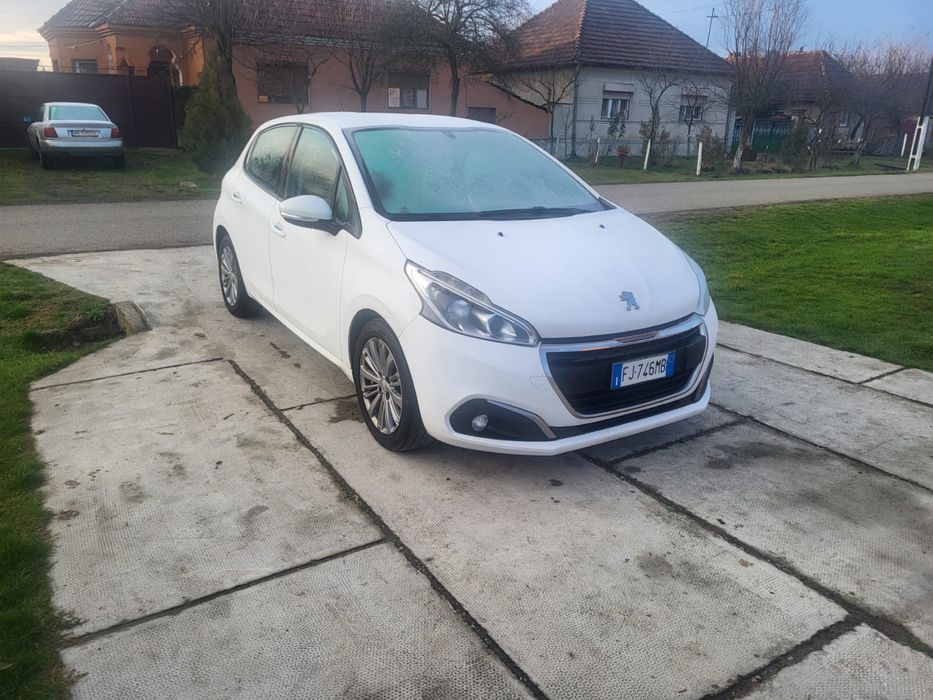 Vand sau schimb Peugout 208 an 2017