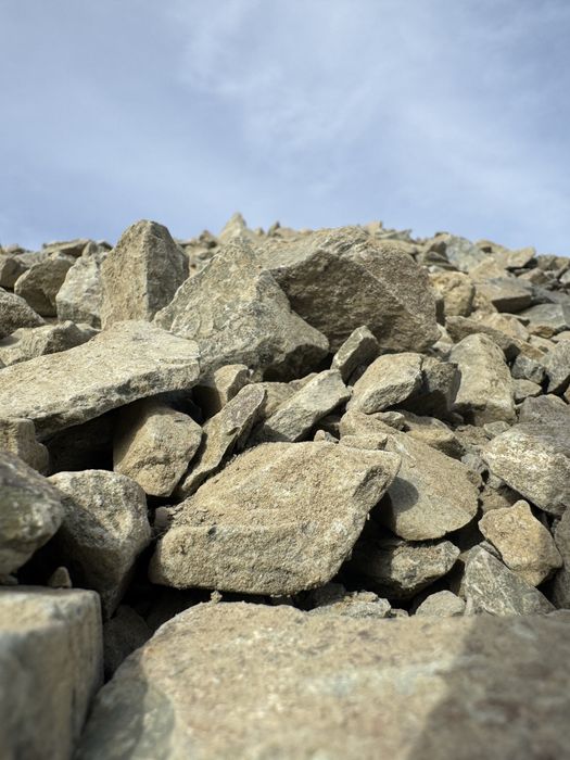 Piatra sparta de drum