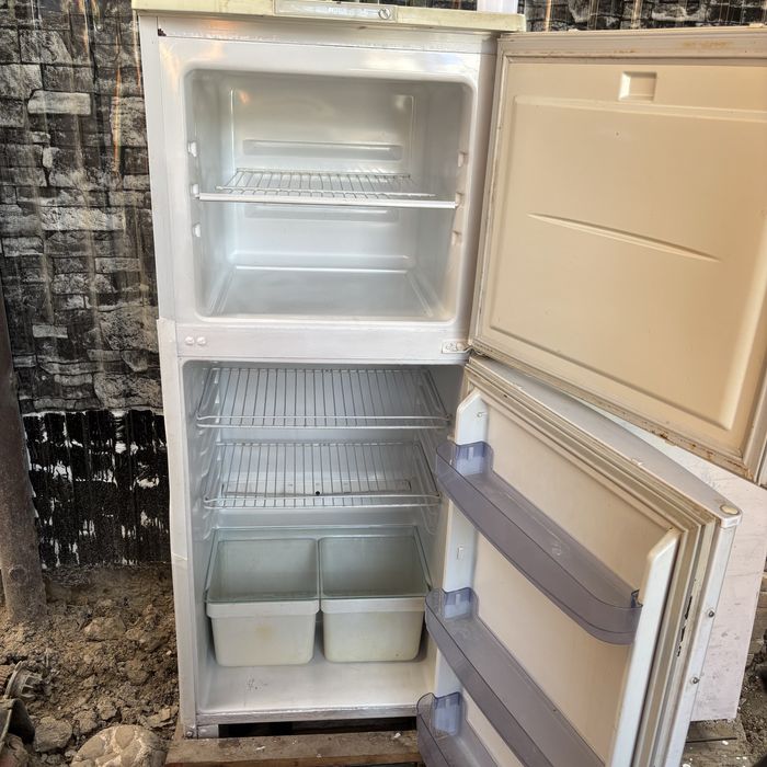 Холодильник Бирюса……..