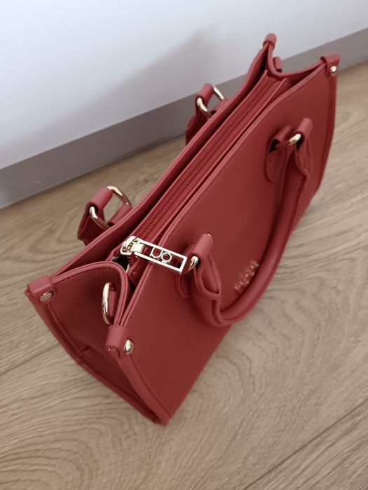 Poșetă damă în stare perfectă