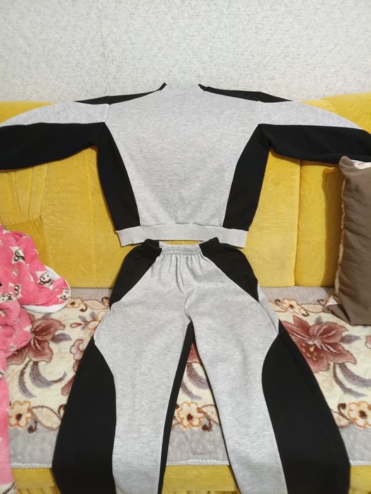 Продам спортивный костюм