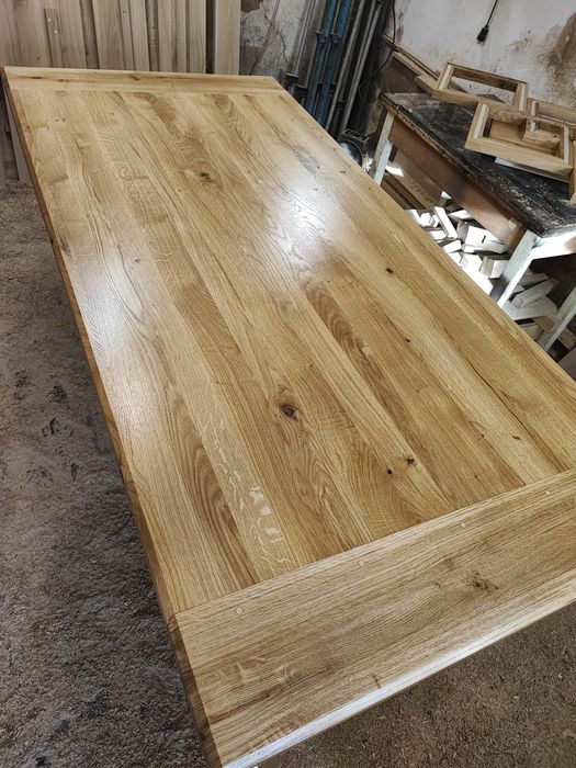 Трапезни и холни маси от масив дъб орех