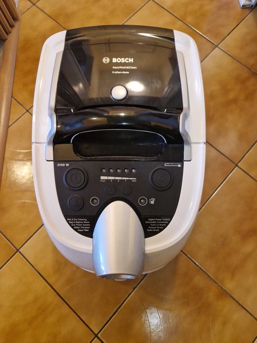 Перяща прахосмукачка Bosch BWD421 PRO - 2100 W
