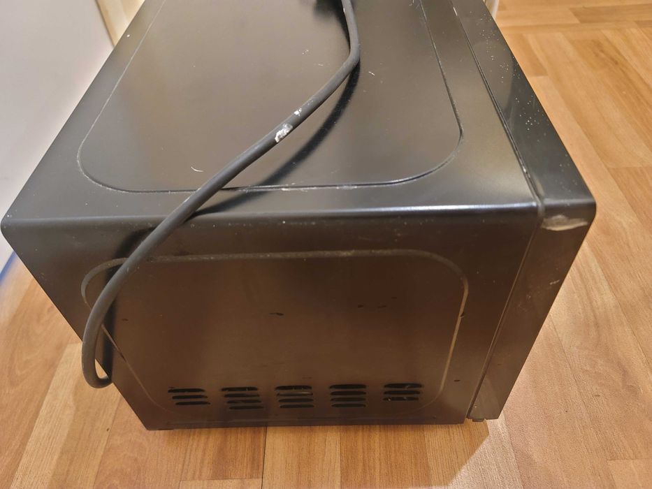 Микровълнова Koenic KMW 1221 B (700W) от Германия