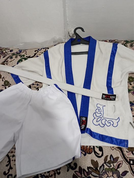 Кимоно для дзюдо на 8–9 лет