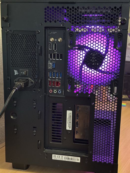 Геймърски компютър RYZEN 7 7800X3D RX 6800 32GB DDR5 SSD 1TB