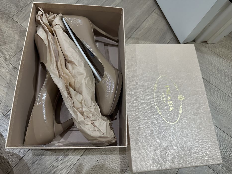 Оригинал туфли Prada бежевый