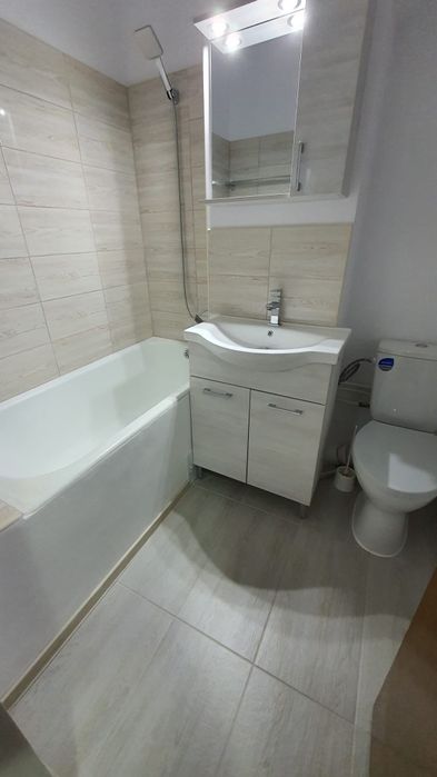 Apartament cu 4 camere de inchiriat