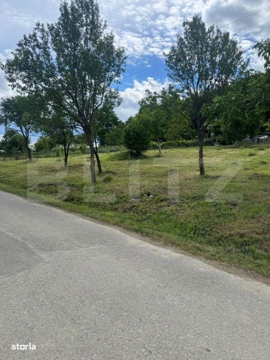 Teren intravilan, 1.137 mp, cu front generos la asfalt- Valea Chiejdul