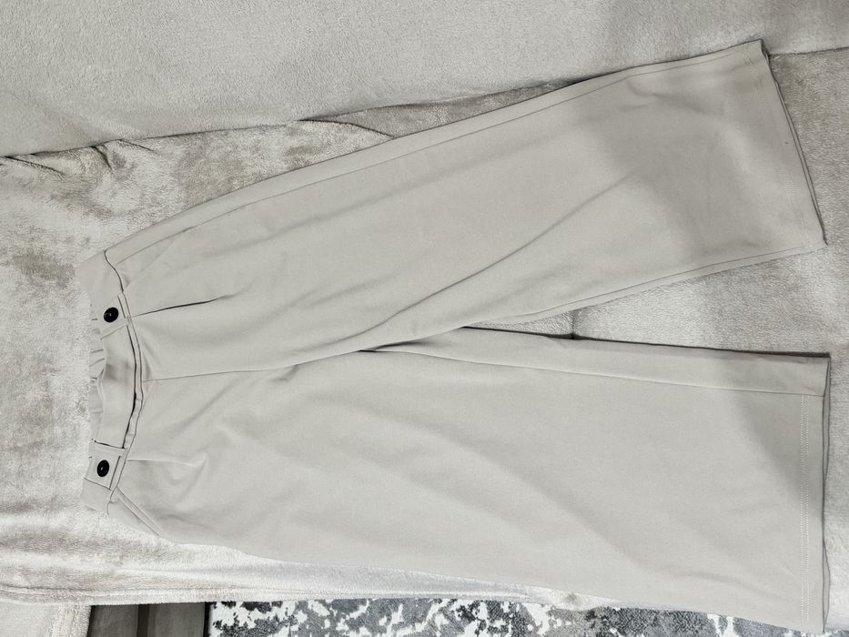 Vand pantaloni eleganti!