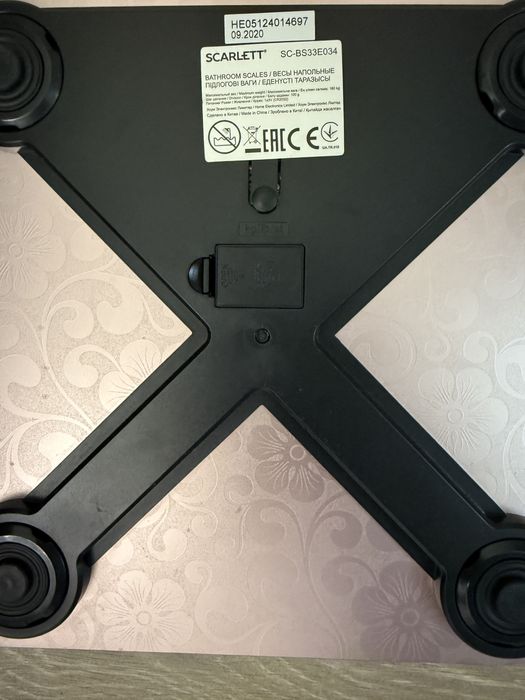 Продам напольные весы Scarlett SC-BS33E034