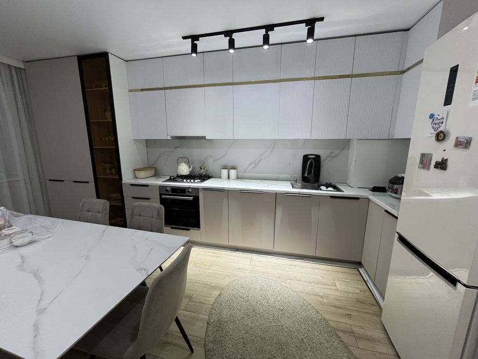 Продам 4 ком квартиру 145 кв м