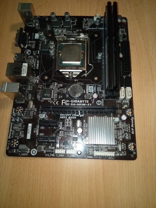 O Kit Intel i3 , placă baza  și cooler