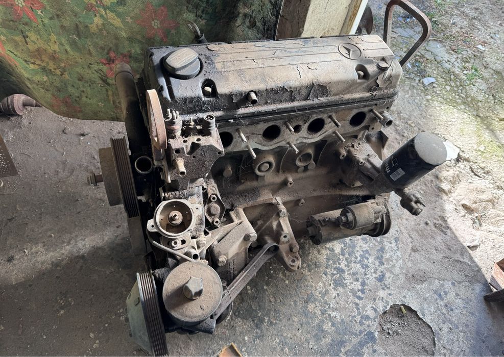 Двигател Mercedes M102 2.0