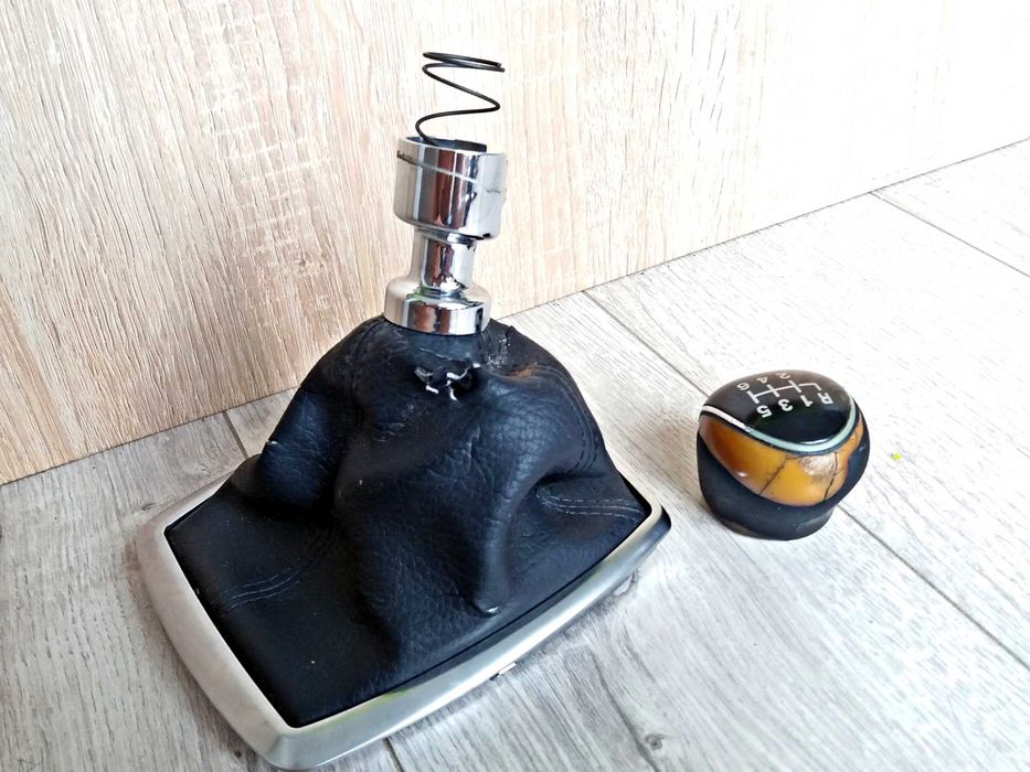 Imbracare/Tapitare nuca, manson schimbator, volan (piele naturala)