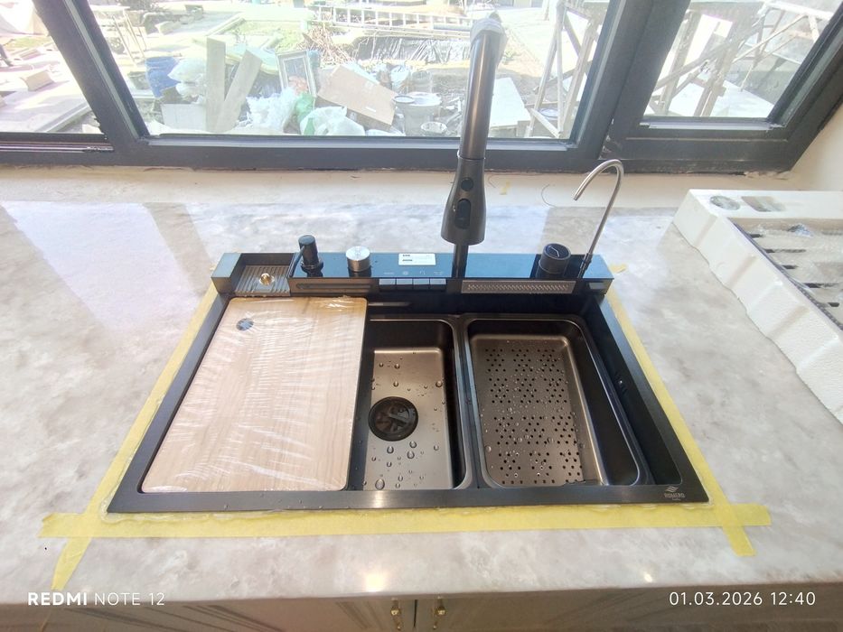 Кухонный смарт мойка внутри корпус металлически