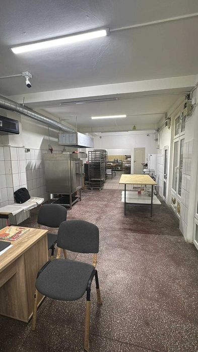 Oportunitate excelentă! Spatiu !preluare chirie brutărie-patiserie complet funcțională, situată într-o zonă foarte activă