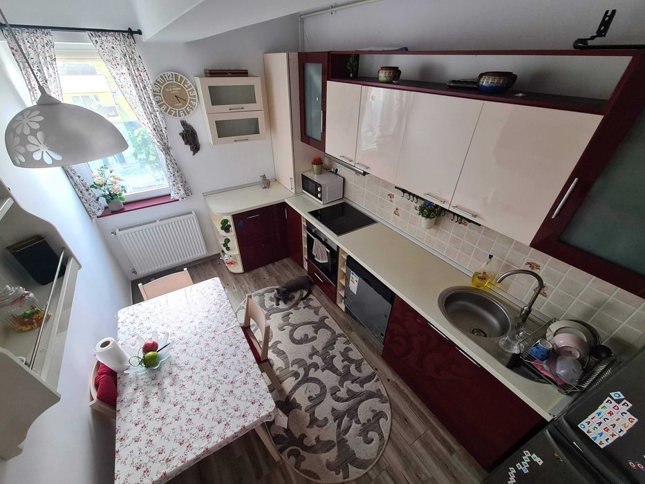 Apartament 2.5 camere închirieze + loc parcare