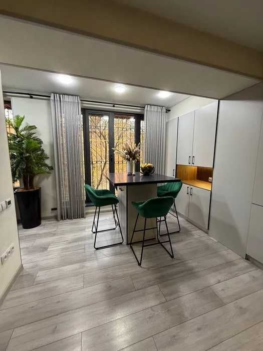 СРОЧНО! ПРОДАМ  квартира 3/2/4 на ЦУМ рядом Метро Космонавтов