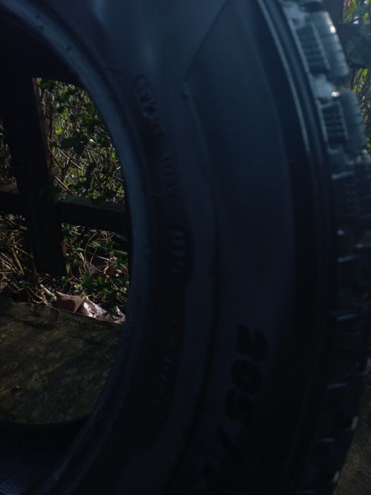 Гуми 2бр 205 70 15